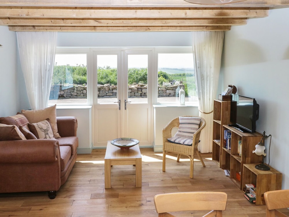 Field Cottage view 4