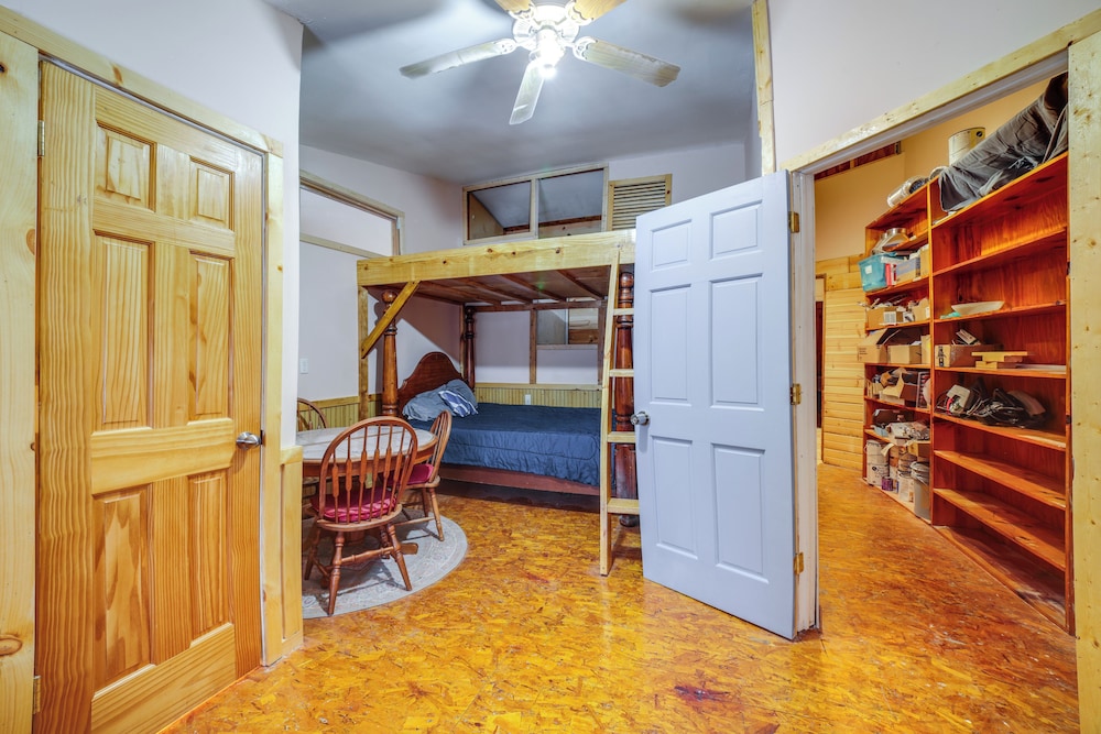 Sunrise & Sunset Views: Rural Elkhart Studio!