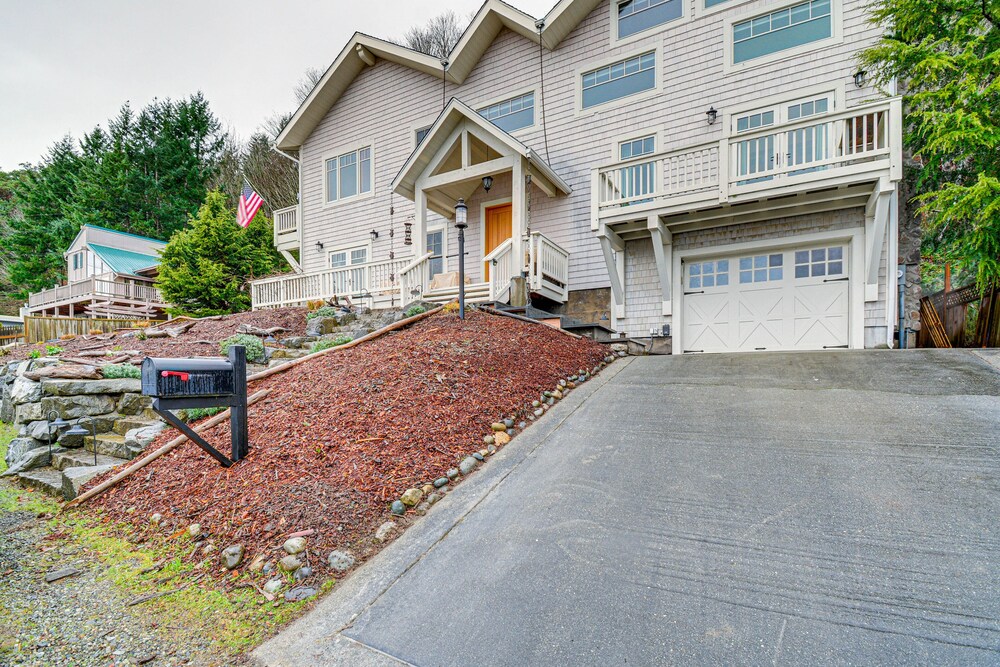 Luxury Vashon Vacation Rental w/ Beach Access! view 3