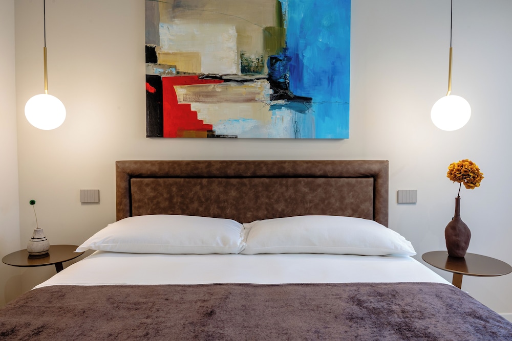 Hera rooms and suites