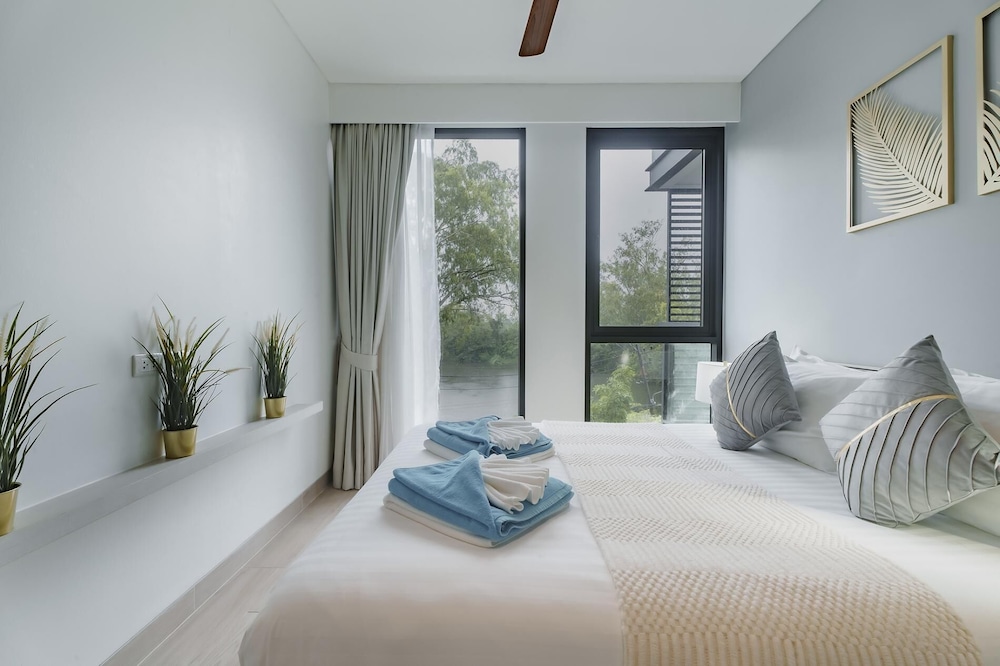 Cassia Exclusive Lake View Condo, Bang Tao Beach