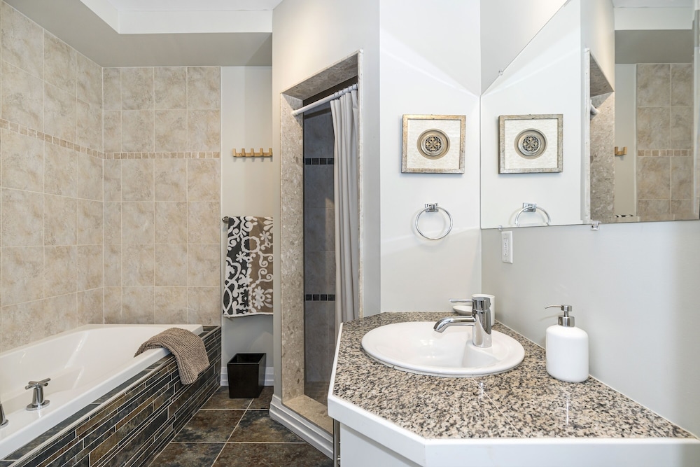 Annex Loft Suites - Image 5