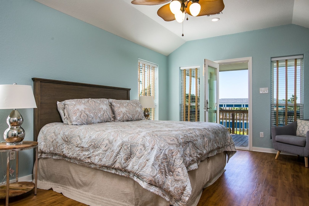 Margaritaville on the Bay by Ryson Vacation Rentals