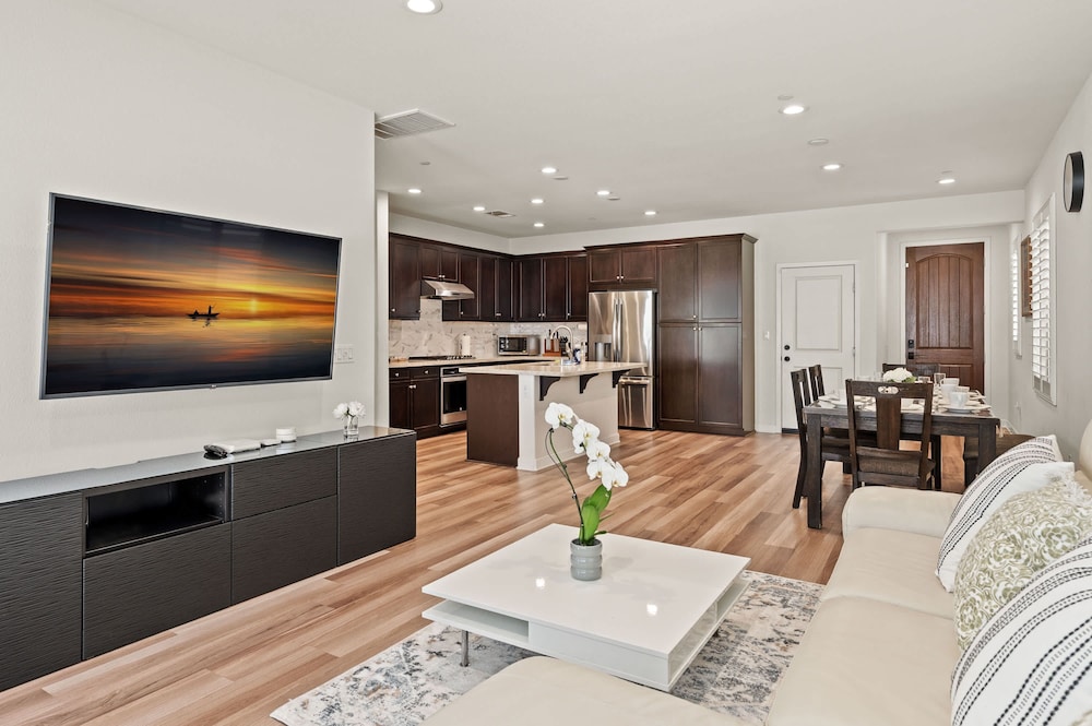 Comfort Style Home Near the Airport