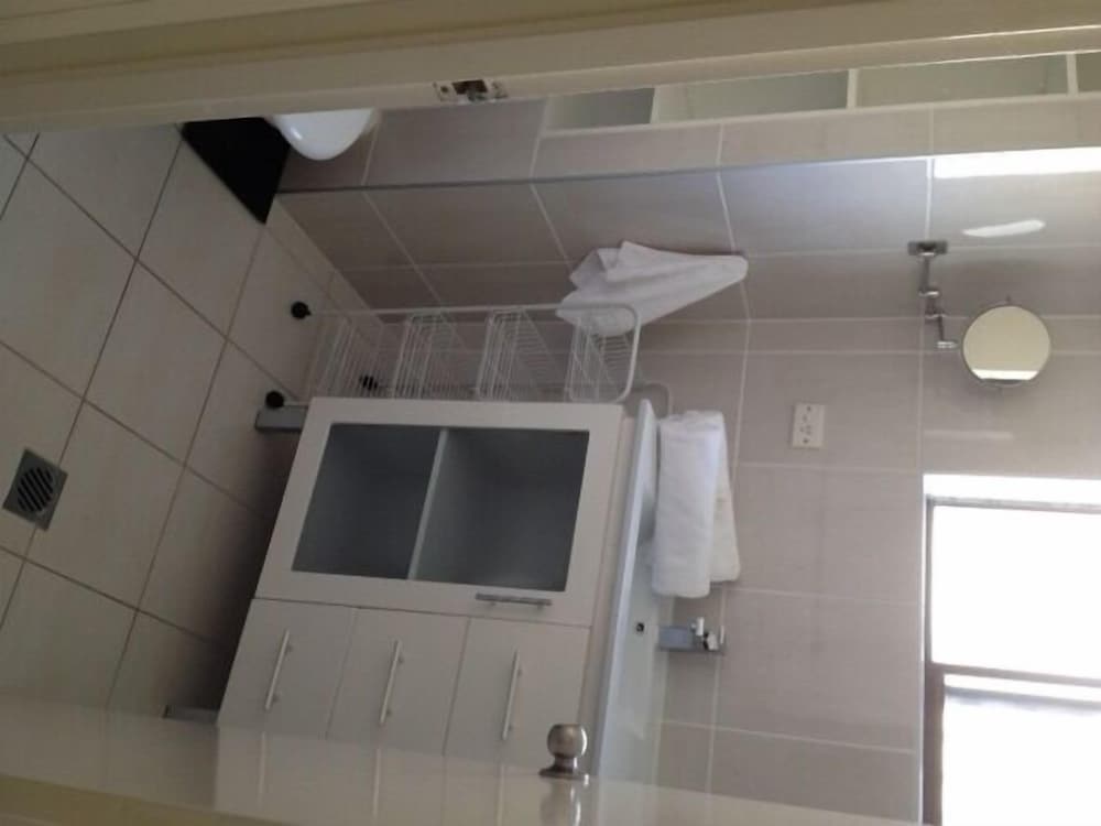 Main Beach Vacations - Scalinada Apartments - Property Image 10