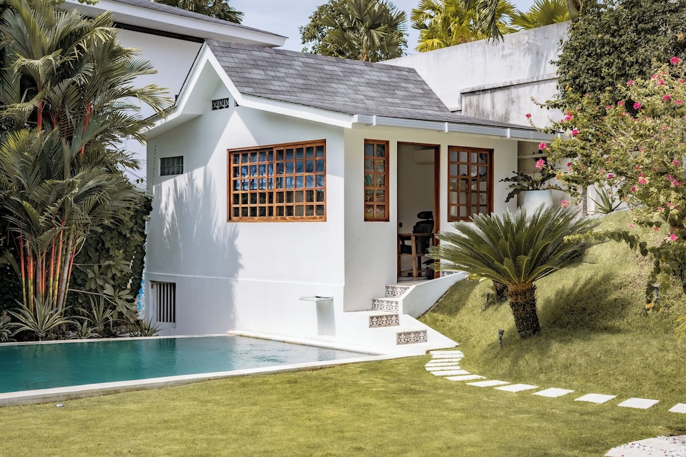 Villa Putih Umalas