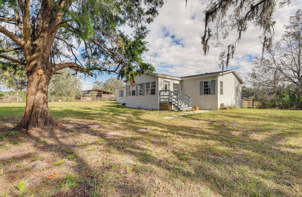 Charming Farmhouse in Morriston w/ Fenced Yard