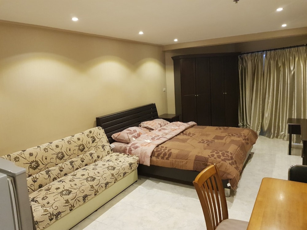 Sea View Studio Condo in Jomtien Beach Pattaya view 3