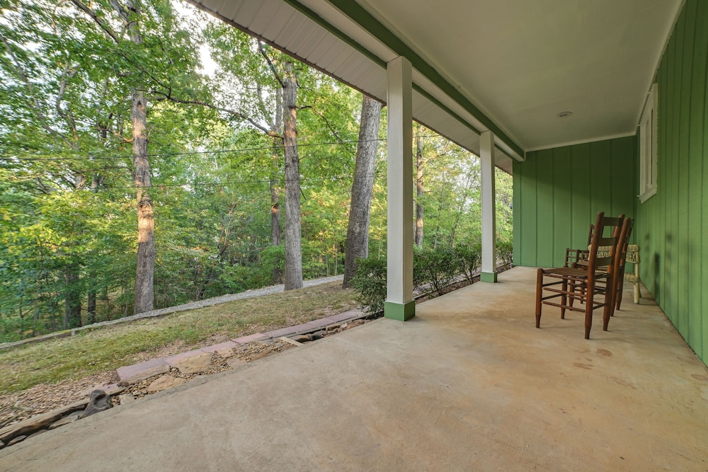 Dog-friendly Kentucky Lake Home w/ Game Room!