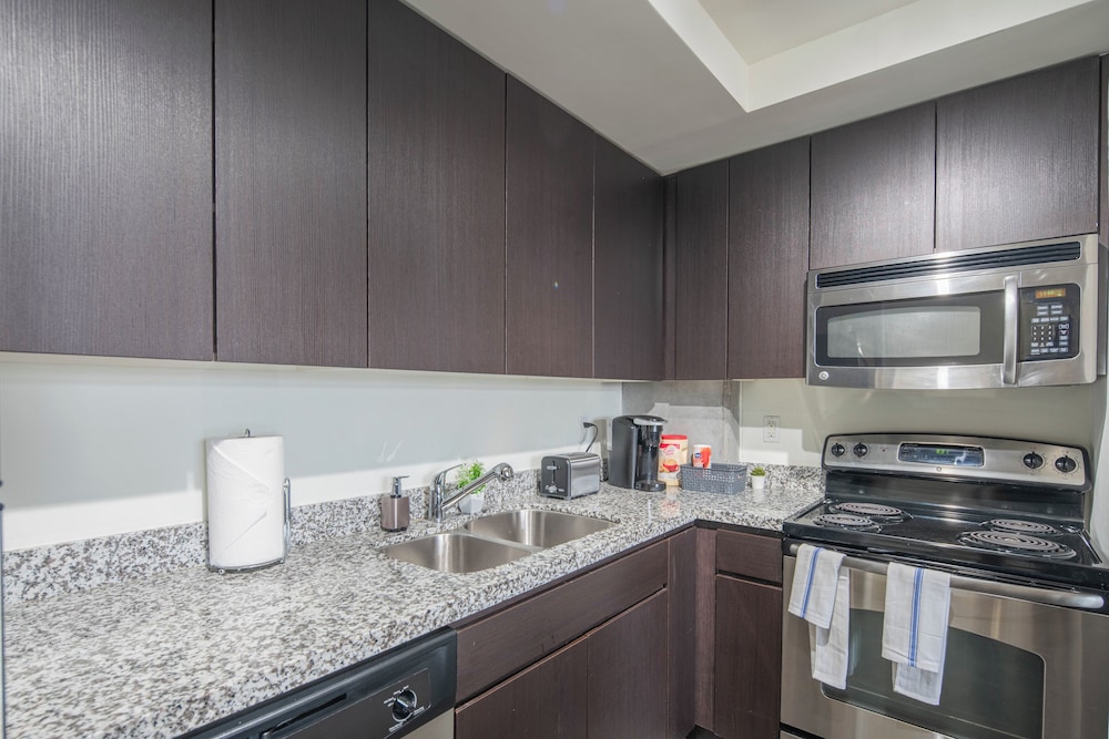 ROVE LIVING/KL - Roosevelt Point