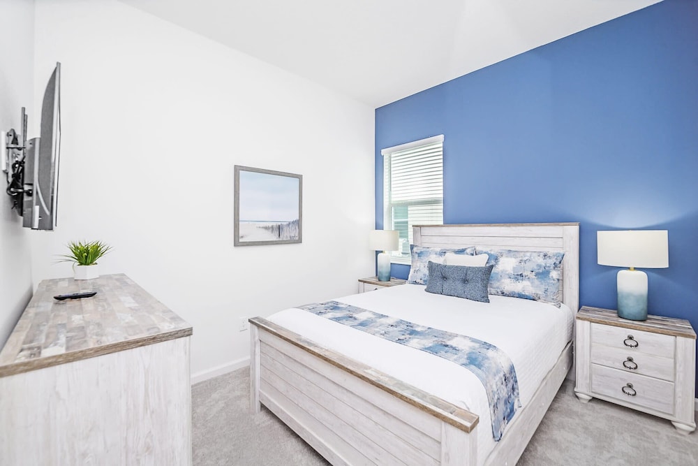 Upstay Luxury Resort Home w Pool & Patiosleeps 26