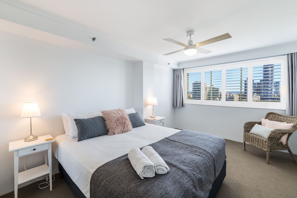 Main Beach Vacations - The Meriton on Main Beach - Property Image 3