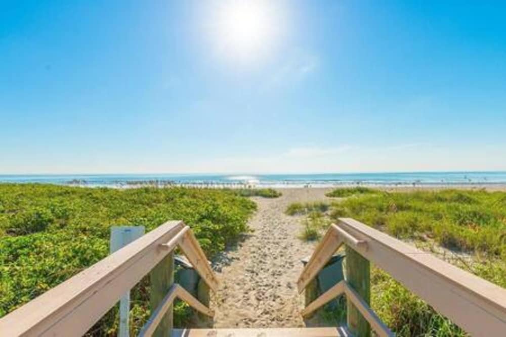 Atrium Condo Oceanview - Sleeps 4 Guests At107 view 3