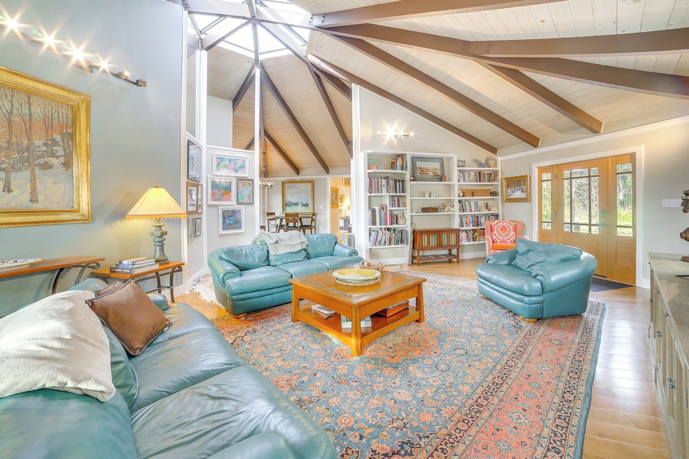2 Mi to Ocean: Pet-friendly Abode in Aptos!