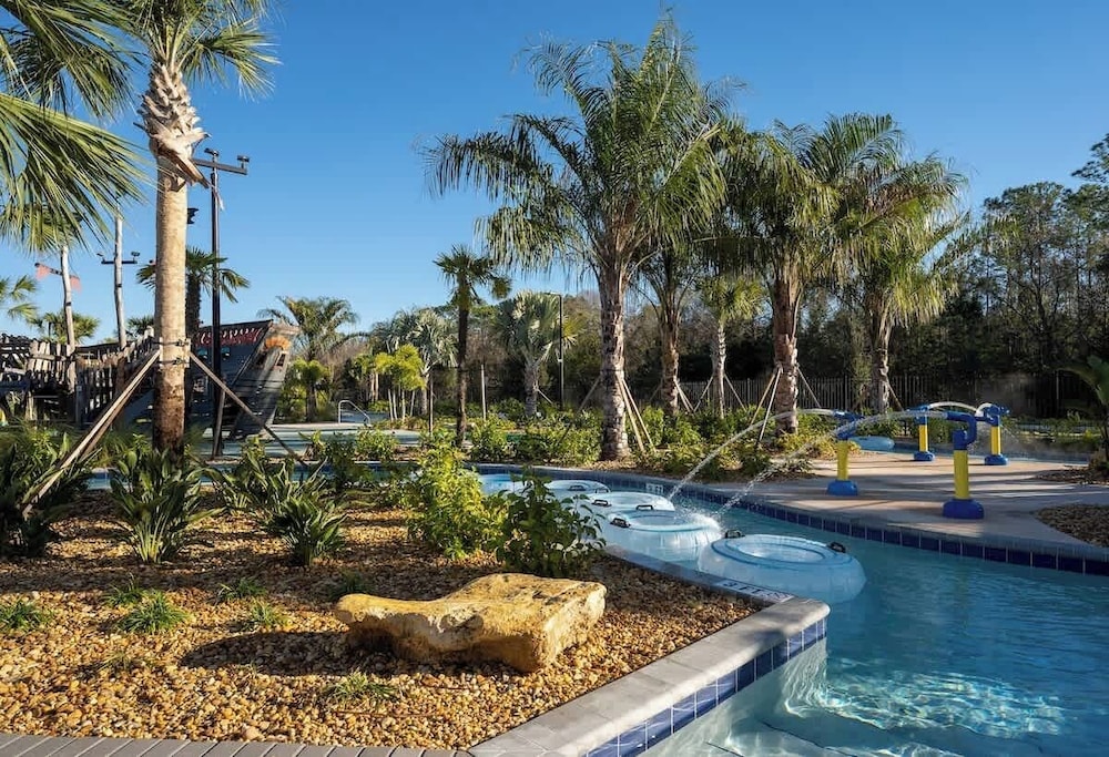 Sophisticated 6BR at Storey Lake