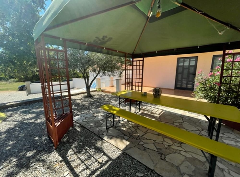 Appealing Apartment With Garden