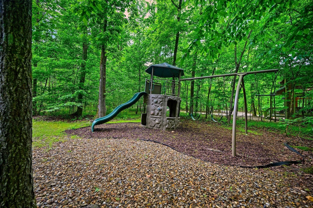 Whitetail Retreat Cabin for 13!
