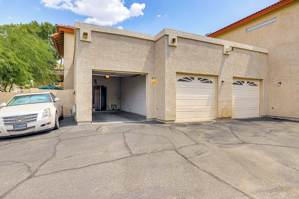 Hike & Golf! Townhouse w/ Resort Perks in PHX