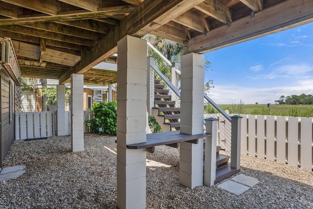 Elegant, Marsh-front 5-bed, 4-bath Home, Sleeps 12