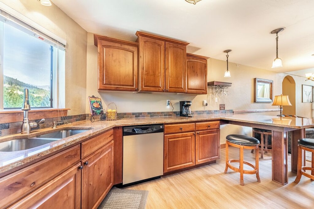 Cinnamon Ridge Building 1, #142