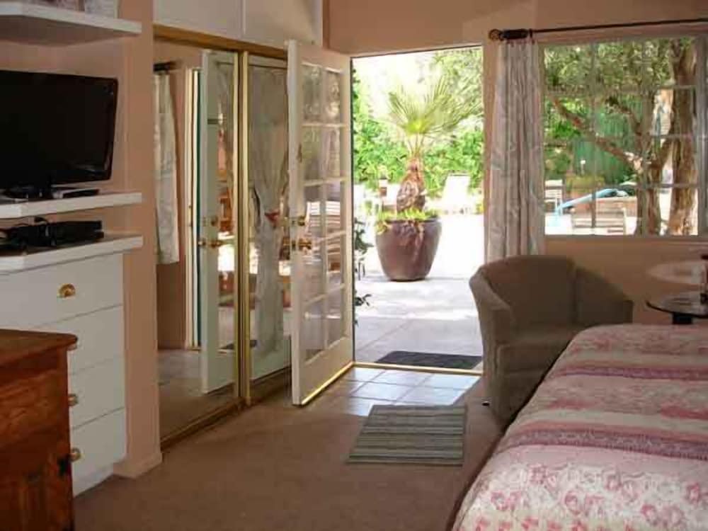 Palm Springs Vacations - Coyote Inn - Property Image 33