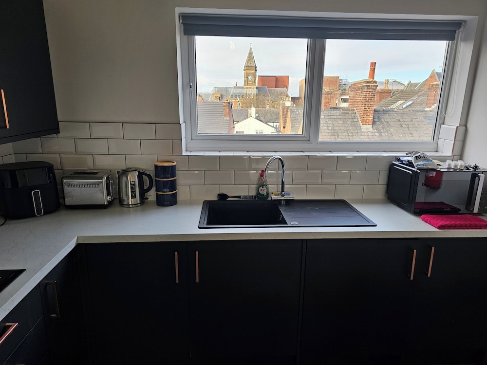 Apartmentsleeps4-marketquarter-wifi-parking