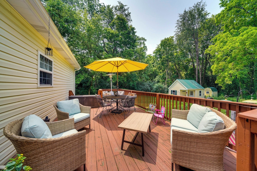 15 Mi to Louisville: Family Home w/ Private Yard!