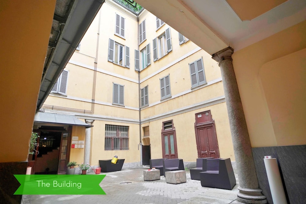 Corso Venezia - Elegant 1 BR apt With Shared Rooftop Terrace in the Heart of Milan