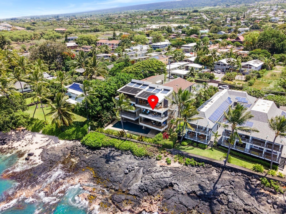 Oceanfront Elegance 2BR w/ Panoramic Views, Pool, Lanai + Concierge - Vrkcv