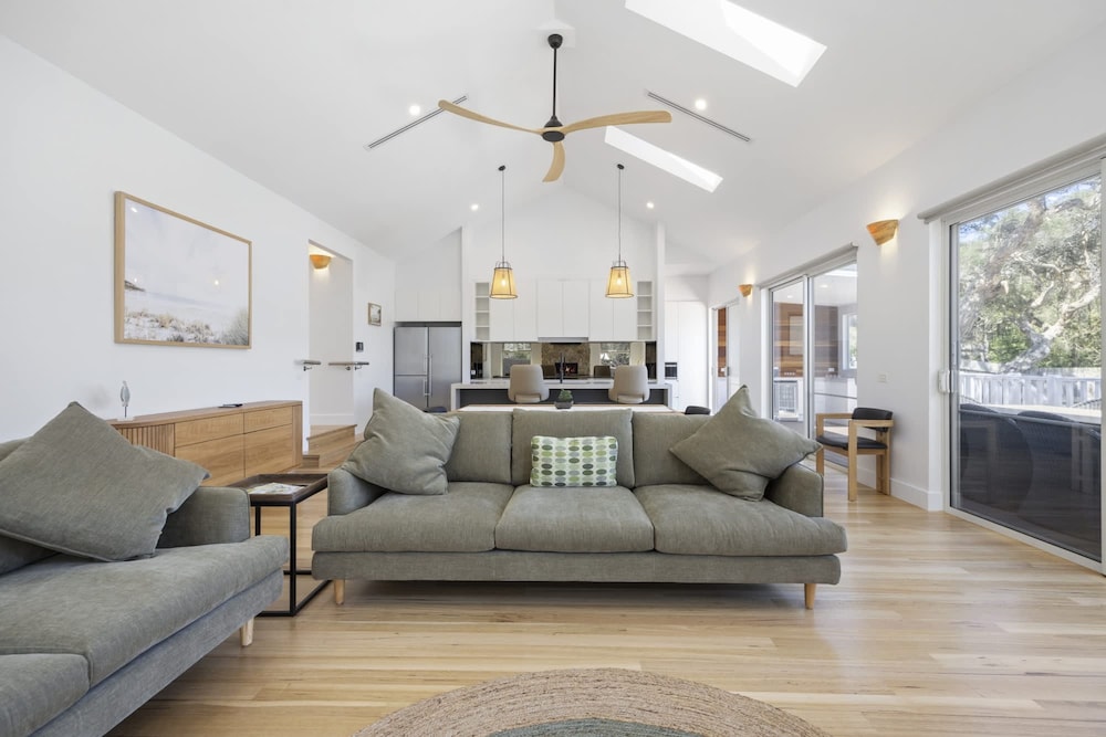 Saltwood Coastal Hamptons Luxe With Pool