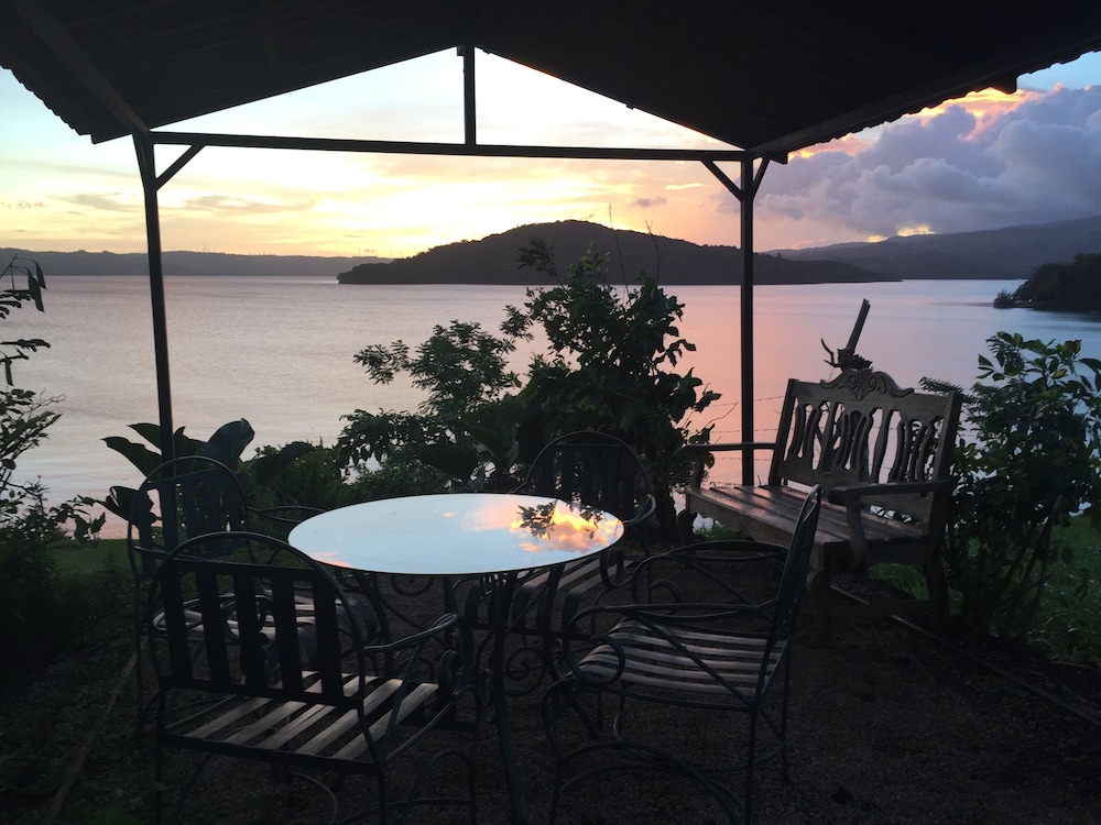 BlueBay Bugenvil Lake Lodge