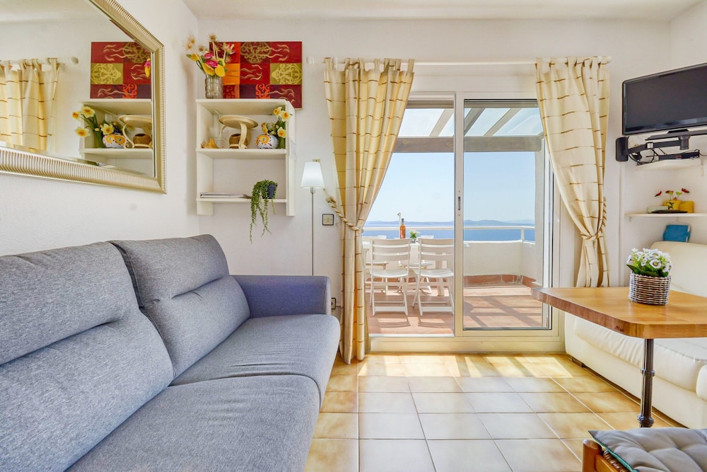 Apartment With Furnished Terrace