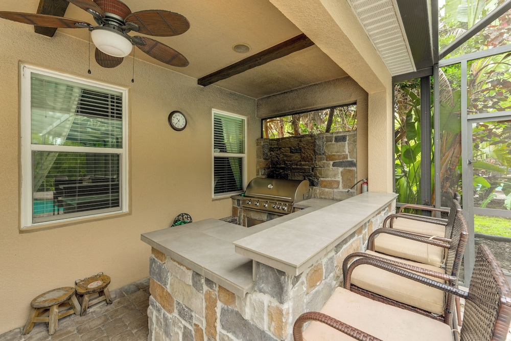Themed Rooms, Pool & More! Custom Davenport Villa