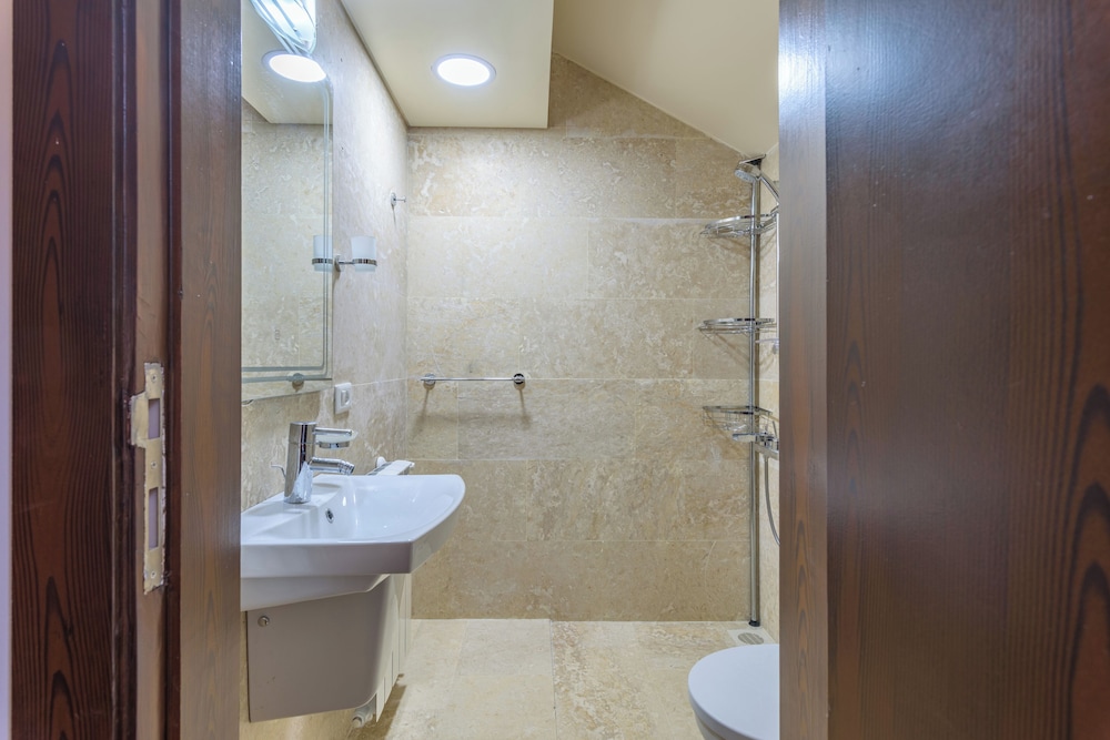 Pearl of Faqra Studios & Apartments
