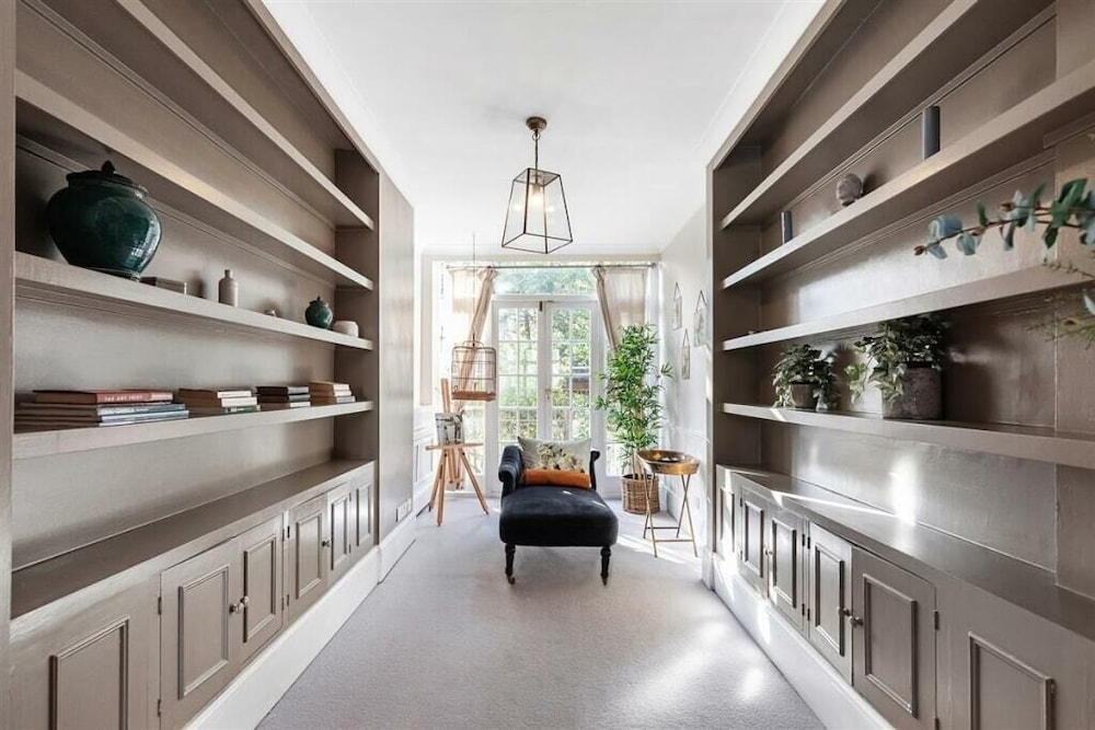 Spacious 3B House in South Kensington