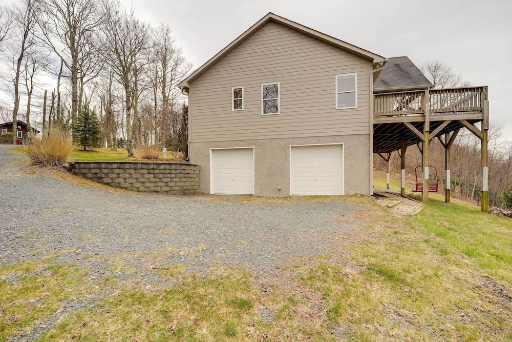 Deck, Grill & Fire Pit: Sugar Mountain Retreat! view 5