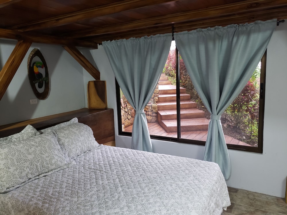 Cabañas Caeli Rainforest Glass Cabin El Congo La Fortuna view 3