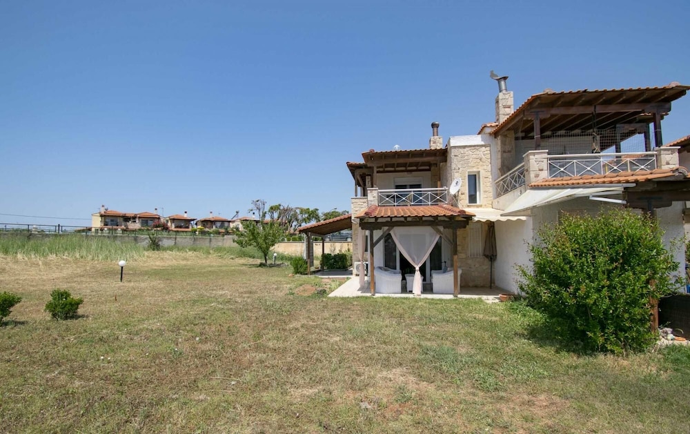 Aurora Sea View Maisonette by Travelpro Services photo 2