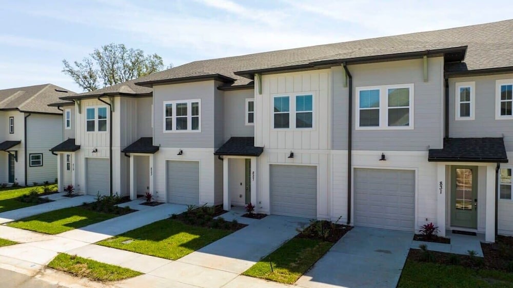 Marvelous 3 Bd Close to Disney @ Enclaves at Festival 827