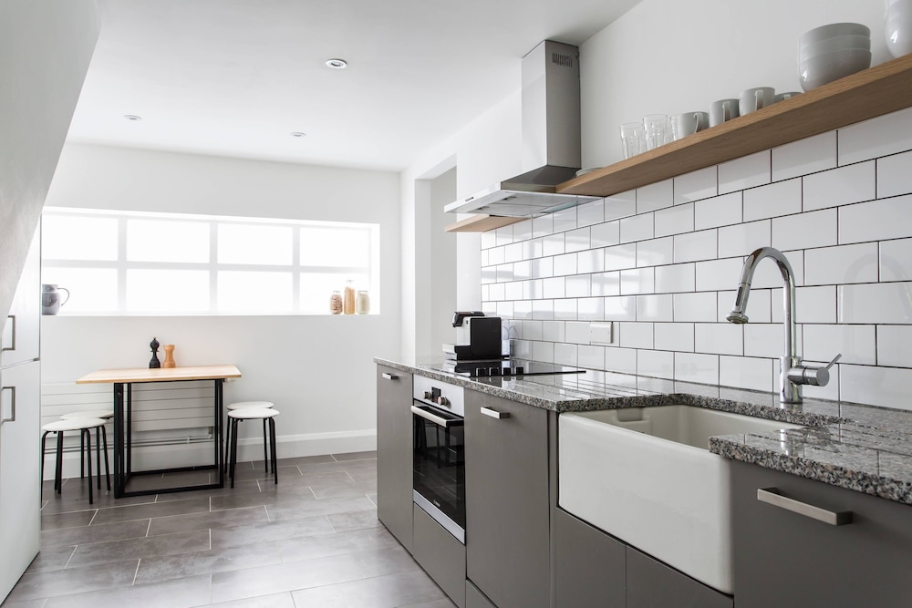 Campden Street VII by Onefinestay