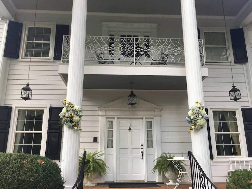 The Virginia Cliffe Inn