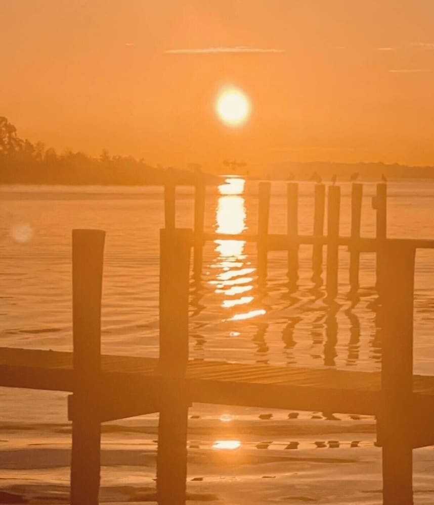 Waterfront Views With King Bed in Solomons Island