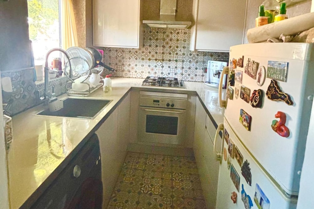 2-bed House, Sleeps 4, Garden, 10 Mins to Anfield