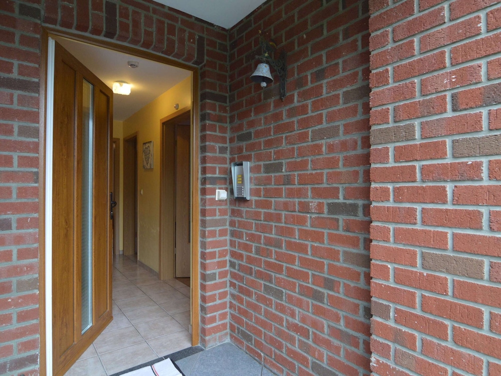 Combine City & Countryside in Well Kept House With Many Games, Next to a Farm