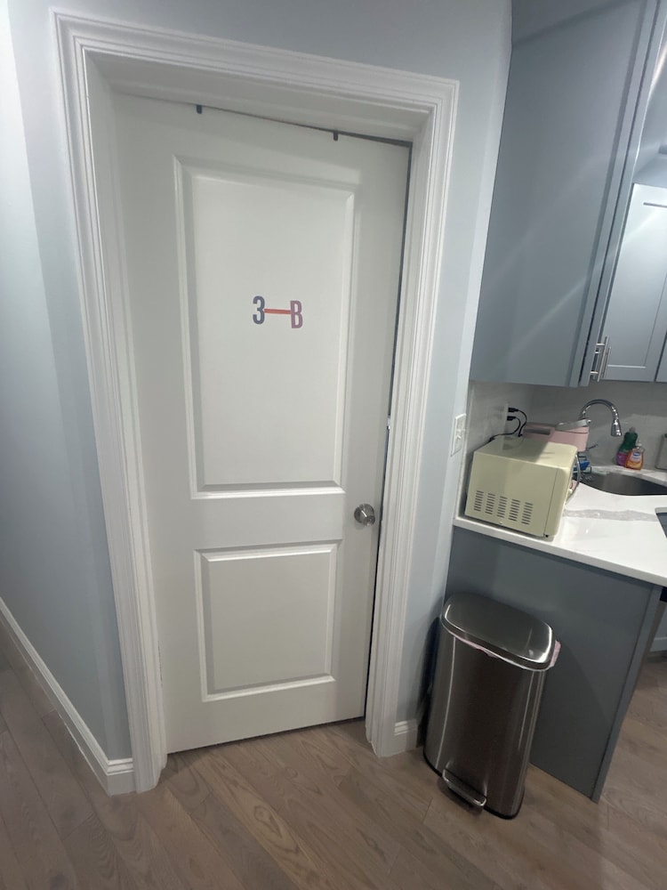 Cozy 2-3 Bedroom Apt in Center City