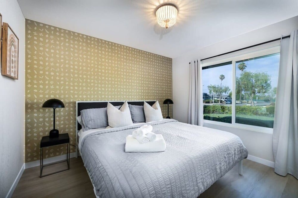 @ Marbella Lane - Vibrant & Chic Designer Home