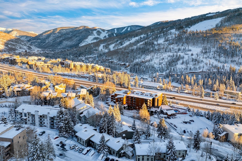 Vail Vista Mountain Retreat w Balcony Views Near Vail Ski Village