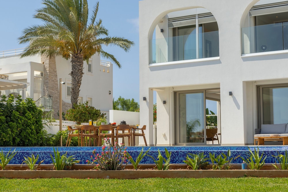 Protaras Beachfront Villla Mimosa