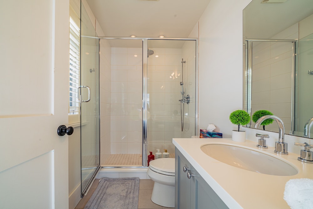 Elegant & Cozy Escape West Vancouver