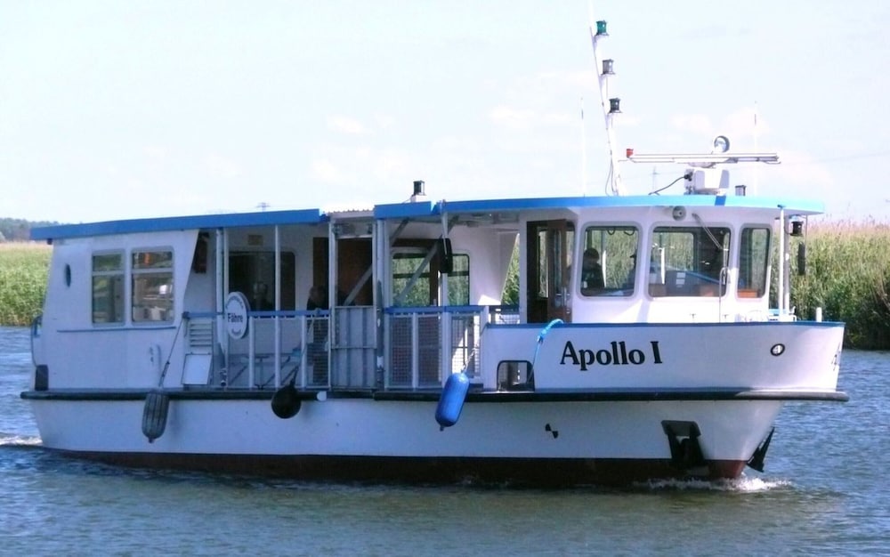 Hausboot in Kroeslin am Bodden